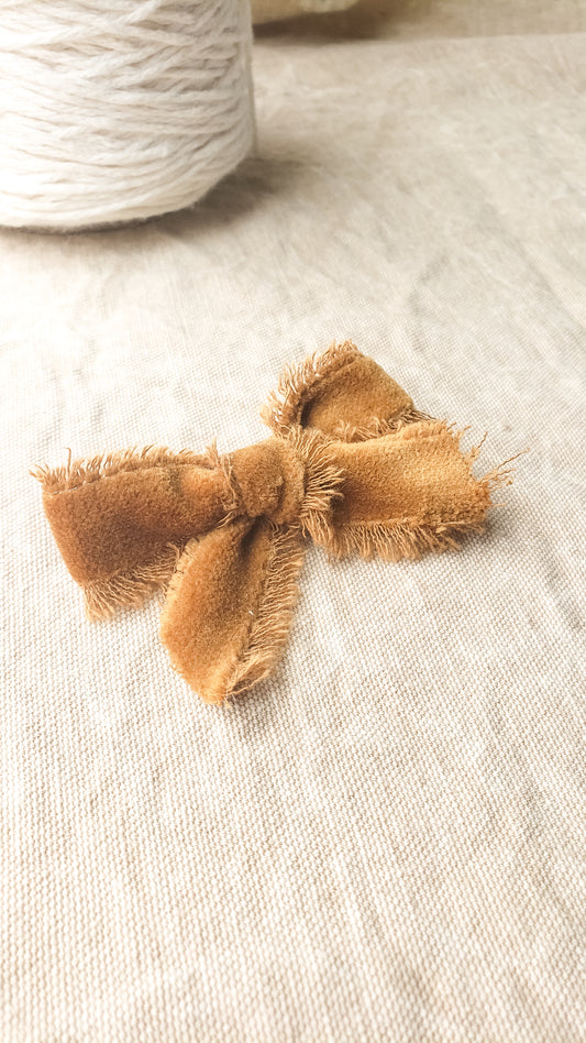 Cordelia Velvet Hairbow in {Gold}