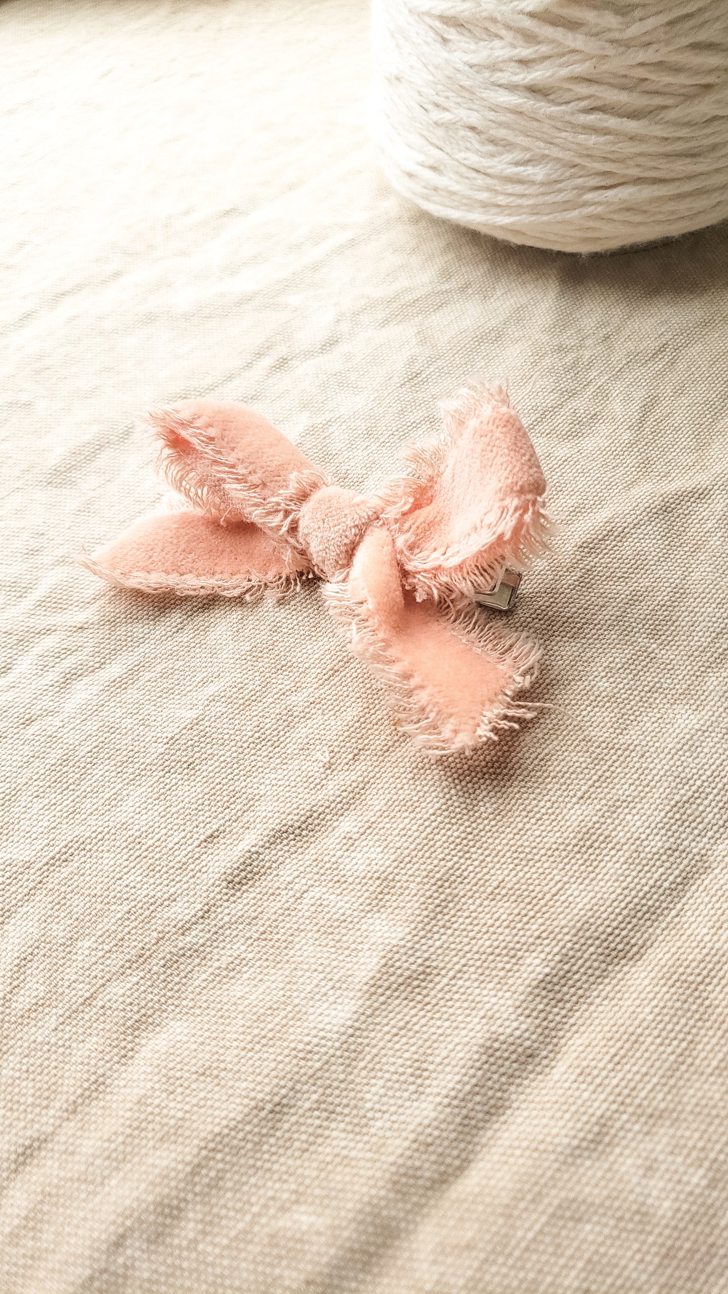 Cordelia Velvet Hairbow in {Peach}