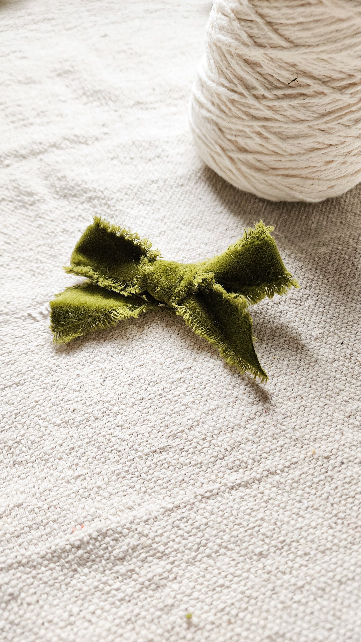 Cordelia Velvet Hairbow in {Pine Green}