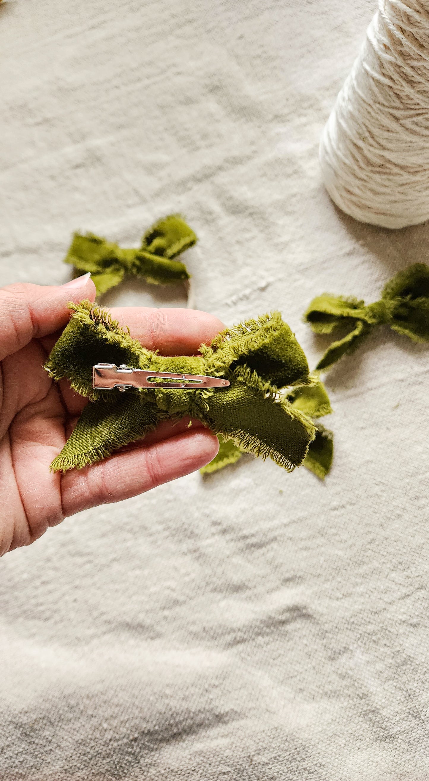 Cordelia Velvet Hairbow in {Pine Green}